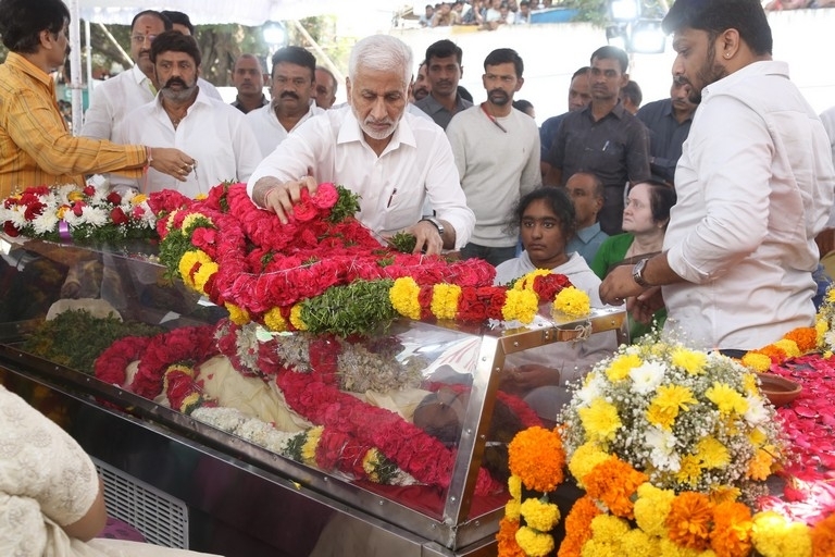 Celebs Pay Final Respect to Taraka Rathna - 29 / 104 photos