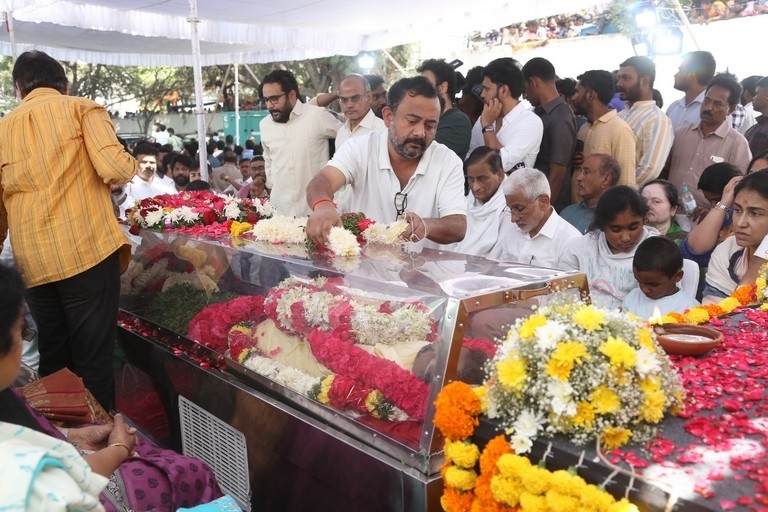Celebs Pay Final Respect to Taraka Rathna - 85 / 104 photos