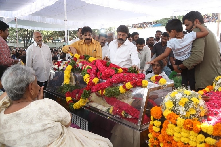 Celebs Pay Final Respect to Taraka Rathna - 86 / 104 photos