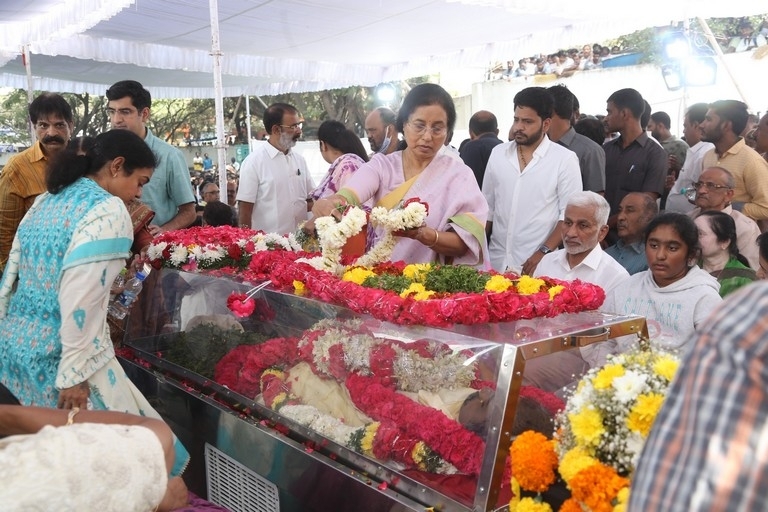 Celebs Pay Final Respect to Taraka Rathna - 89 / 104 photos
