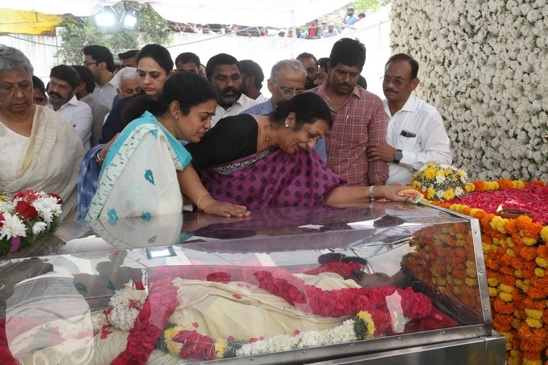 Celebs Pay Final Respect to Taraka Rathna - 90 / 104 photos