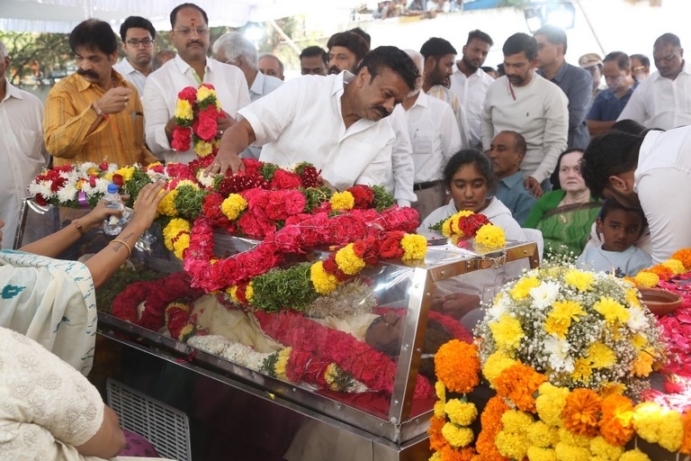 Celebs Pay Final Respect to Taraka Rathna - 94 / 104 photos