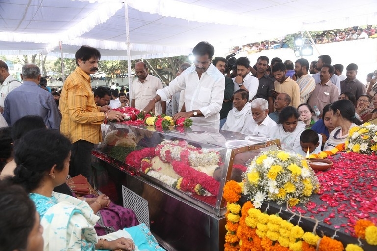 Celebs Pay Final Respect to Taraka Rathna - 98 / 104 photos