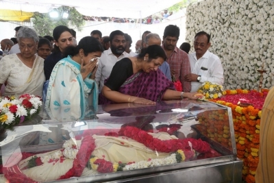 Celebs Pay Final Respect to Taraka Rathna - 3 of 104