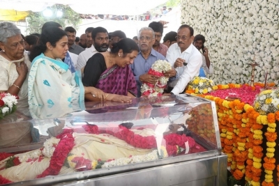 Celebs Pay Final Respect to Taraka Rathna - 10 of 104