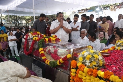 Celebs Pay Final Respect to Taraka Rathna - 11 of 104