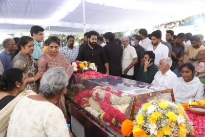 Celebs Pay Final Respect to Taraka Rathna - 17 of 104