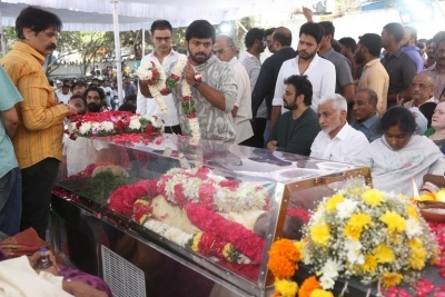 Celebs Pay Final Respect to Taraka Rathna - 21 of 104