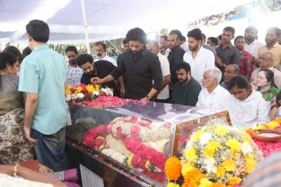 Celebs Pay Final Respect to Taraka Rathna - 68 of 104
