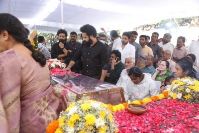 Celebs Pay Final Respect to Taraka Rathna - 76 of 104