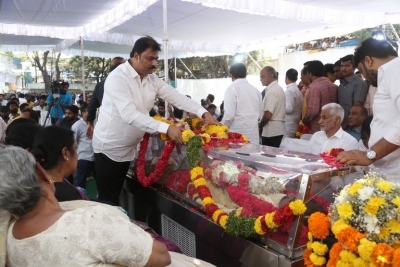 Celebs Pay Final Respect to Taraka Rathna - 78 of 104