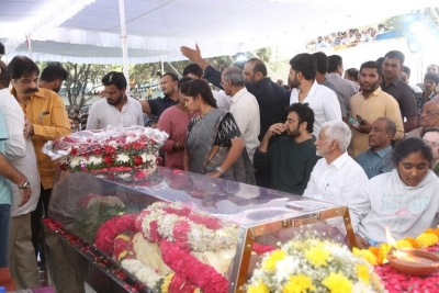 Celebs Pay Final Respect to Taraka Rathna - 84 of 104
