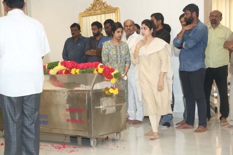 Celebs Pay Homage to Taraka Ratna - 1 / 49 photos