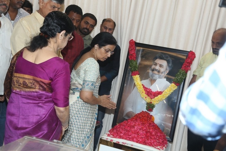 Celebs Pay Homage to Taraka Ratna - 19 / 49 photos