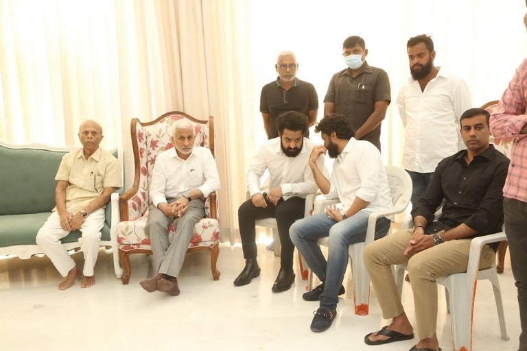 Celebs Pay Homage to Taraka Ratna - 33 / 49 photos