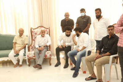 Celebs Pay Homage to Taraka Ratna - 33 of 49