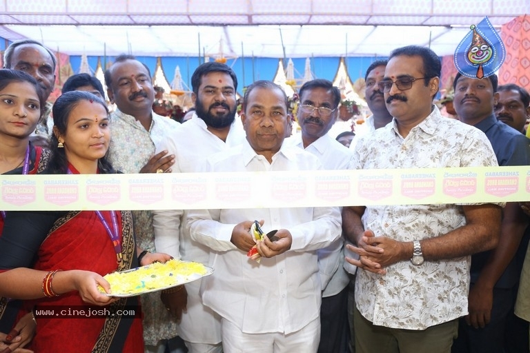 Mehreen launches Chandana Brothers Mall - 22 / 42 photos
