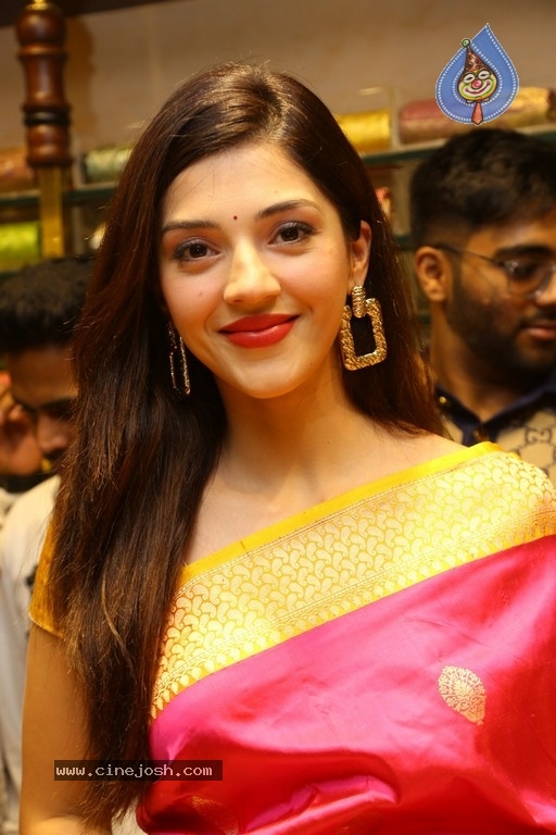 Mehreen launches Chandana Brothers Mall - 26 / 42 photos