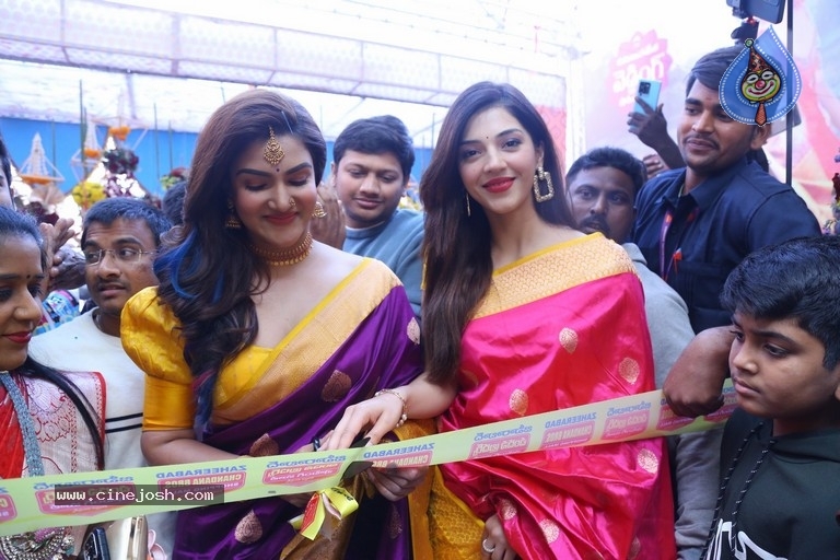 Mehreen launches Chandana Brothers Mall - 28 / 42 photos