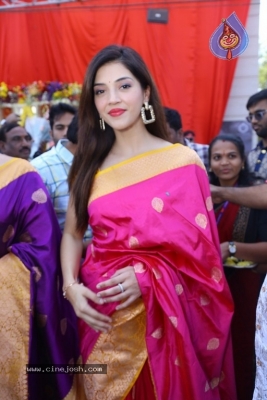 Mehreen launches Chandana Brothers Mall - 39 of 42