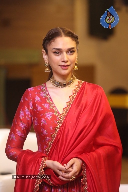 Aditi Rao Hydari Photos - 1 / 21 photos