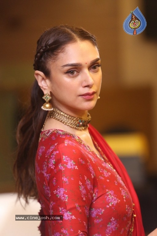 Aditi Rao Hydari Photos - 9 / 21 photos