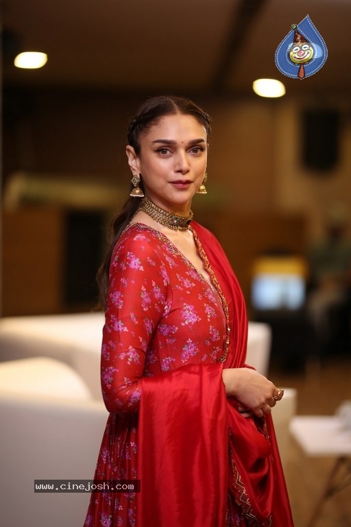 Aditi Rao Hydari Photos - 21 / 21 photos