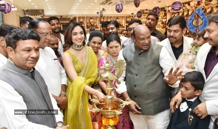 Ritu Varma Launches Emmadi Jewellery - 1 / 18 photos