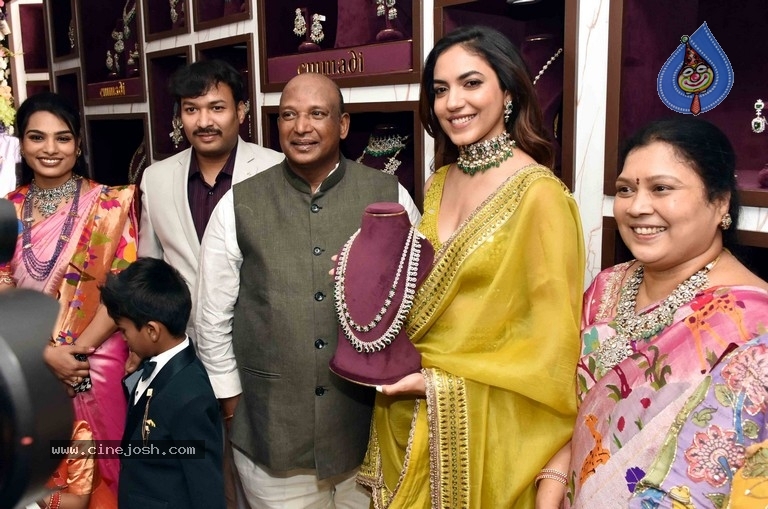 Ritu Varma Launches Emmadi Jewellery - 5 / 18 photos