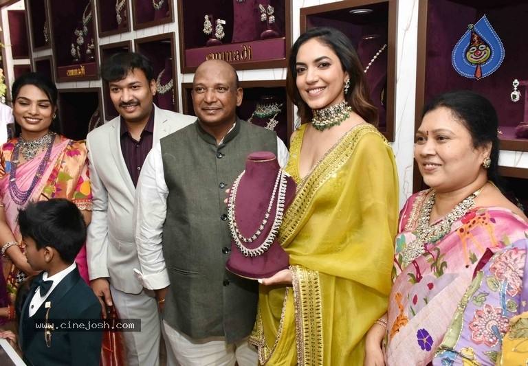 Ritu Varma Launches Emmadi Jewellery - 8 / 18 photos