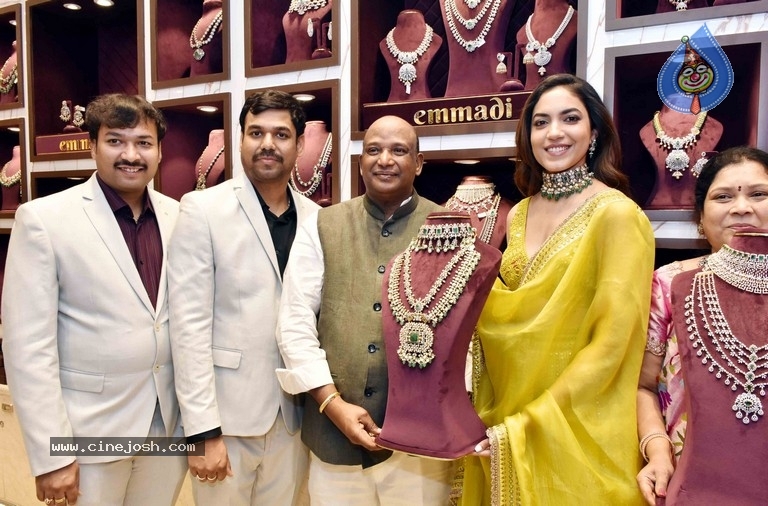 Ritu Varma Launches Emmadi Jewellery - 11 / 18 photos