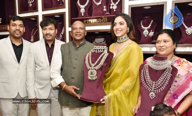 Ritu Varma Launches Emmadi Jewellery - 14 / 18 photos