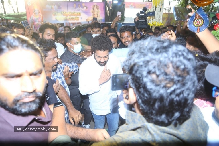 Jr Ntr, Balakrishna visited NTR Ghat - 26 / 63 photos