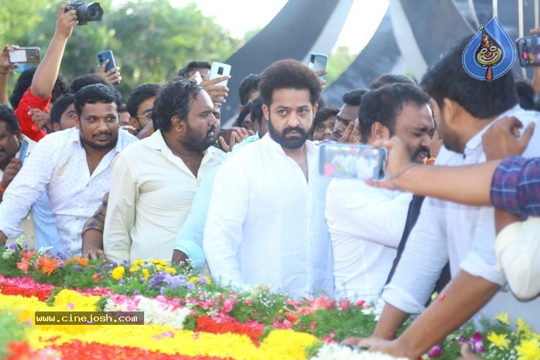 Jr Ntr, Balakrishna visited NTR Ghat - 29 / 63 photos