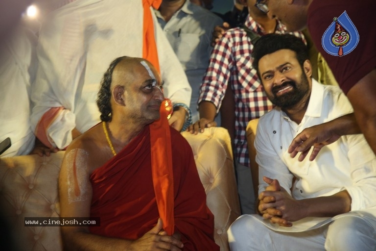 Adipurush Pre Release Event - 17 / 81 photos