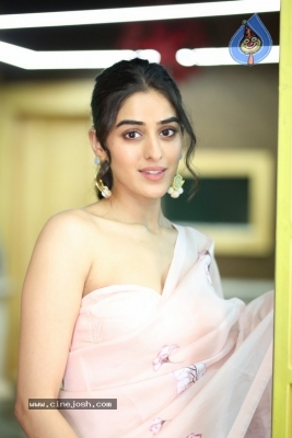 Sakshi Vaidya Photos - 28 of 40