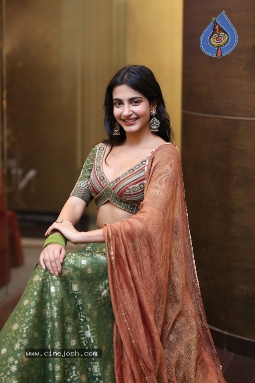 Pragati Srivastava Photos - 7 / 40 photos