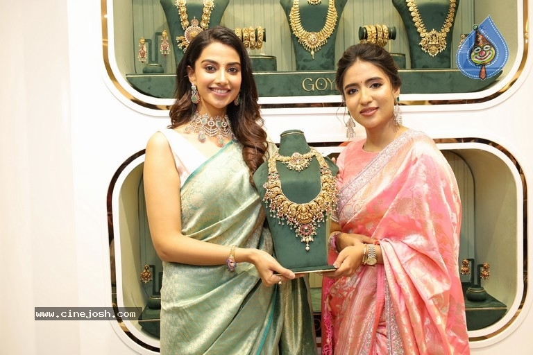 Goyaz Store Inaugurated by Meenakshi Chowdary - 15 / 21 photos
