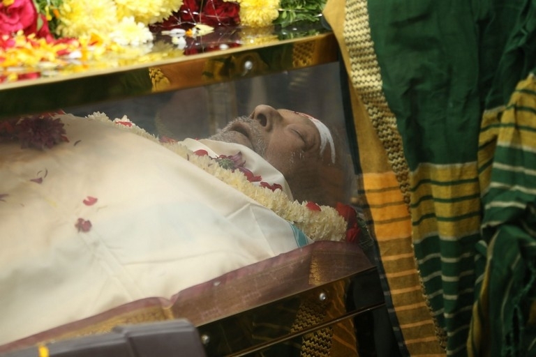 Celebs Pay homage to Chandra Mohan  - 3 / 24 photos