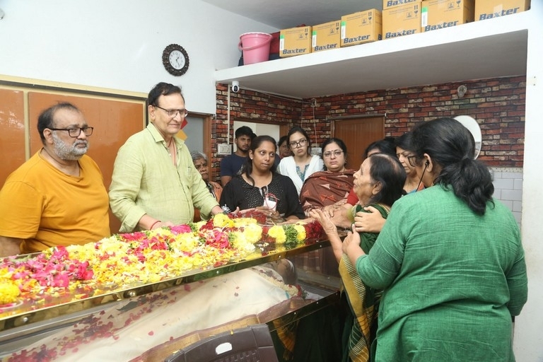 Celebs Pay homage to Chandra Mohan  - 5 / 24 photos