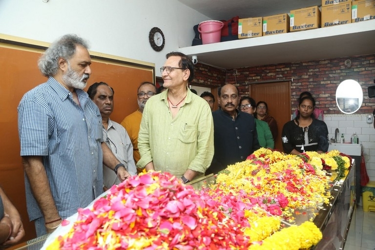 Celebs Pay homage to Chandra Mohan  - 14 / 24 photos