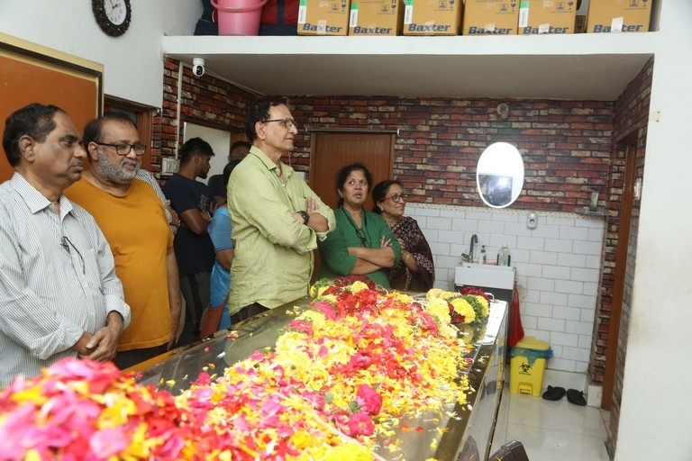 Celebs Pay homage to Chandra Mohan  - 17 / 24 photos