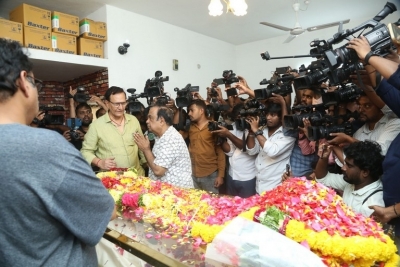 Celebs Pay homage to Chandra Mohan  - 15 of 24