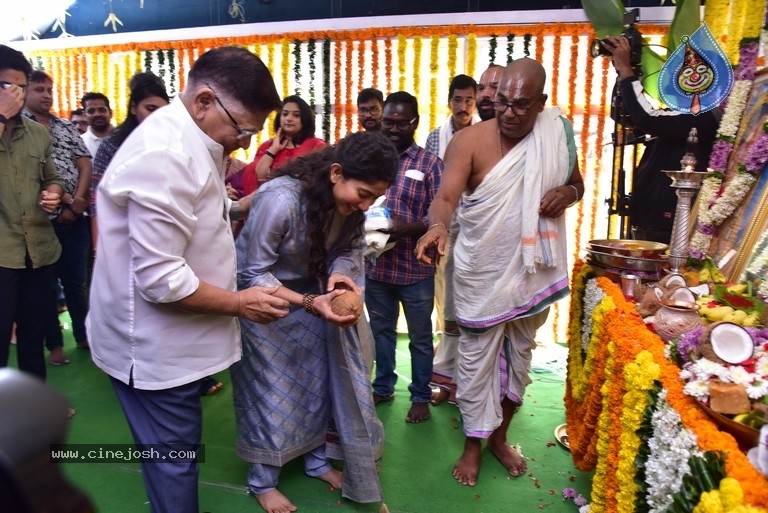 Thandel Movie Opening - 43 / 63 photos