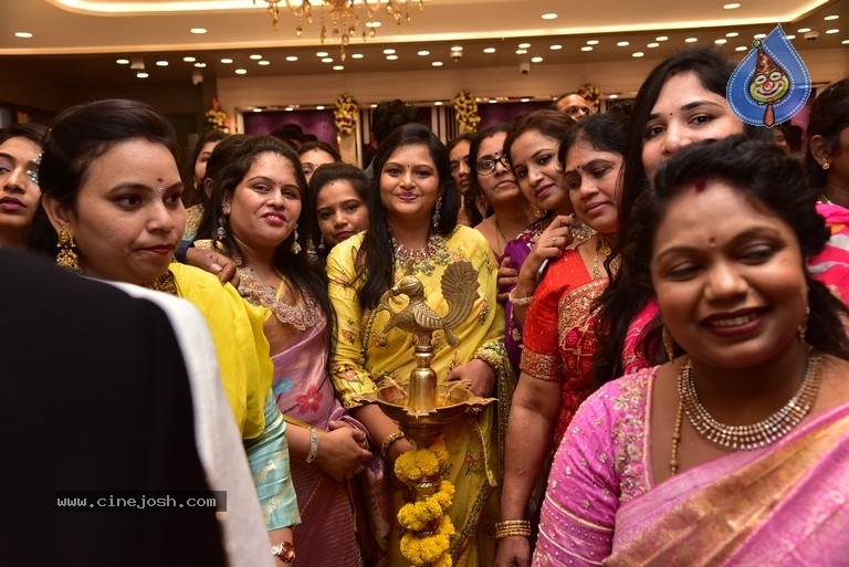 Kajal Launches Devi Pavitra Gold & Diamond Store  - 1 / 21 photos