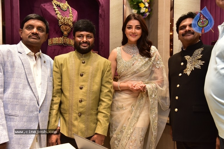 Kajal Launches Devi Pavitra Gold & Diamond Store  - 10 / 21 photos