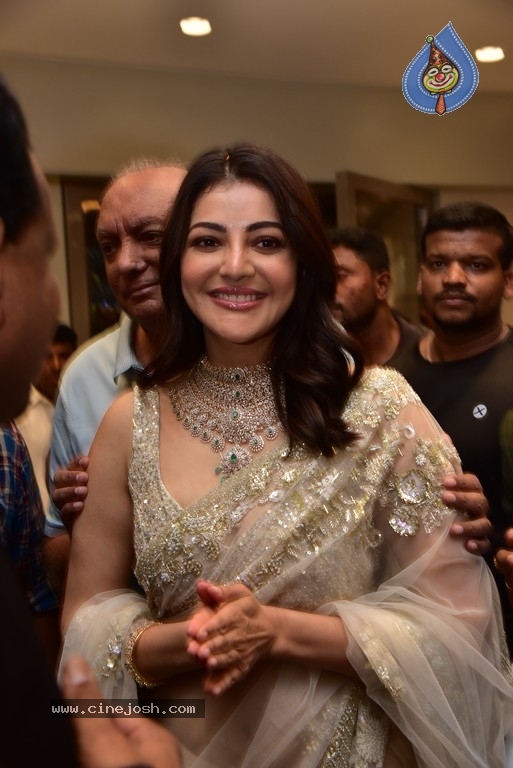 Kajal Launches Devi Pavitra Gold & Diamond Store  - 12 / 21 photos