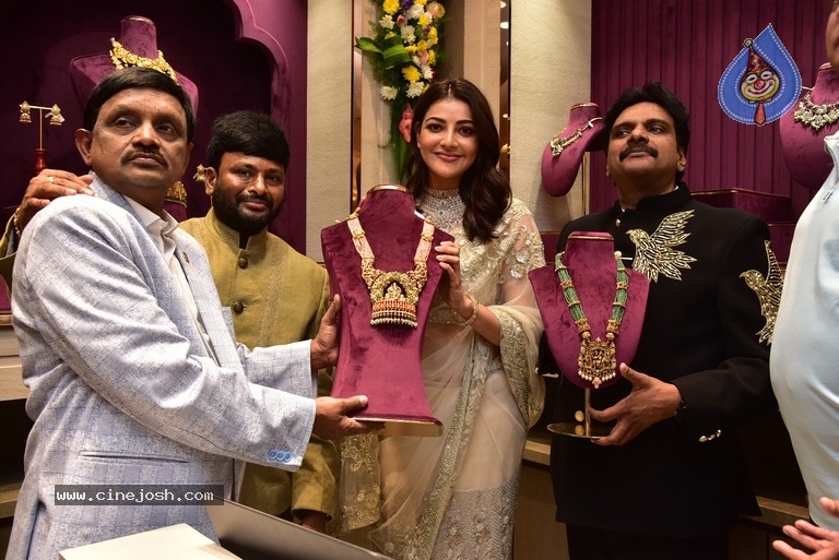Kajal Launches Devi Pavitra Gold & Diamond Store  - 13 / 21 photos