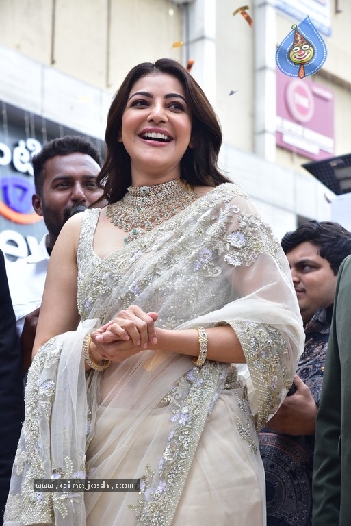 Kajal Launches Devi Pavitra Gold & Diamond Store  - 17 / 21 photos