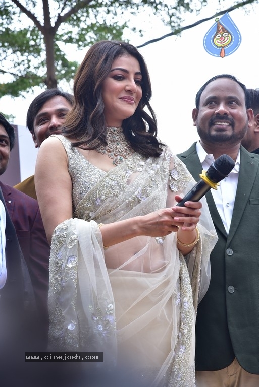 Kajal Launches Devi Pavitra Gold Diamond Store Photo 18 of 21